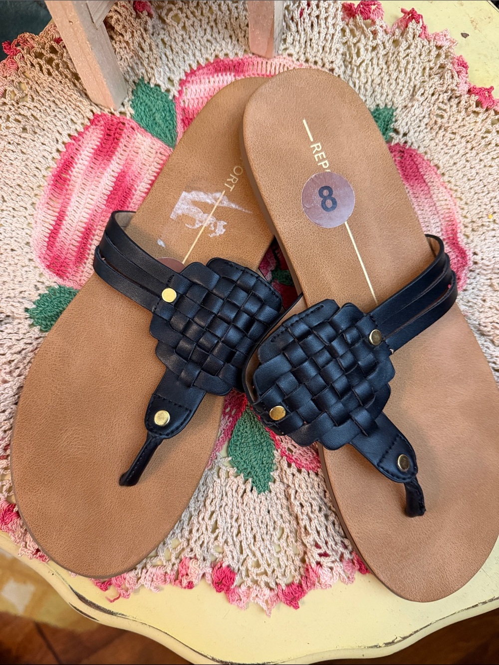 🩴🩴🩴3for 12$🩴🩴🩴Black Woven Thong Sandals - Women's Size 8